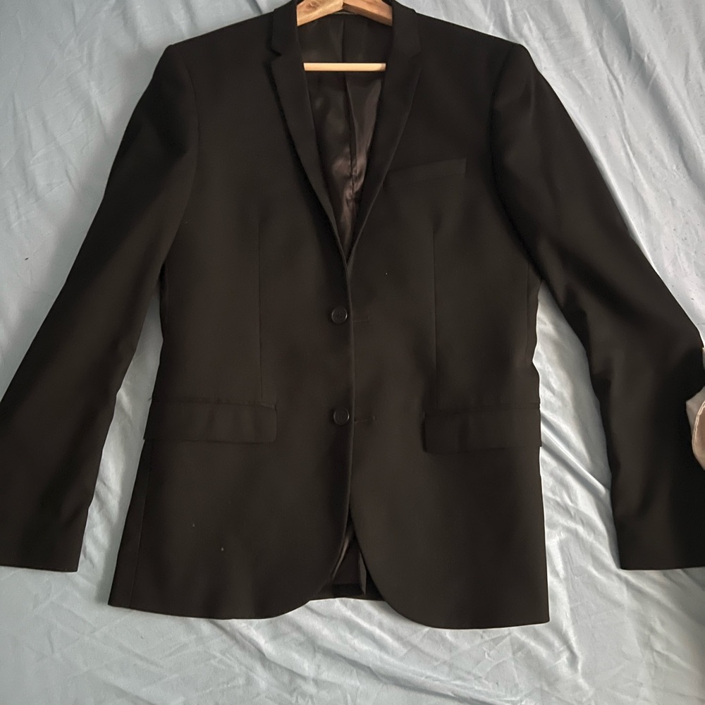 Black suit 34s